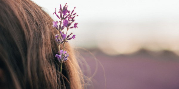 Qué es la caspa y cómo afecta a la salud del cuero cabelludo